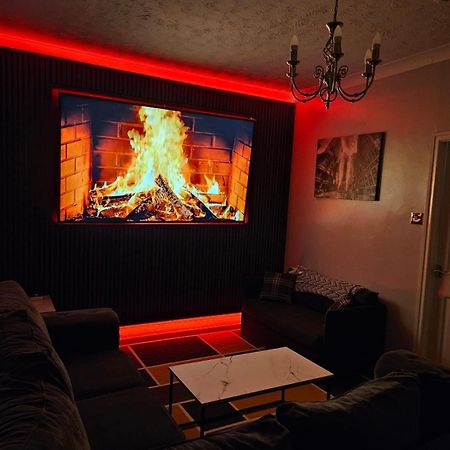 Lister Park Bradford 2Bed Detached Cottage House Parking Cinema Screen Games Room Exterior photo