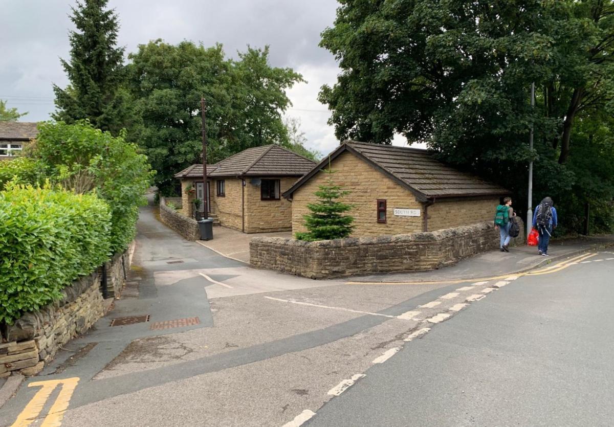 Lister Park Bradford 2Bed Detached Cottage House Parking Cinema Screen Games Room Exterior photo