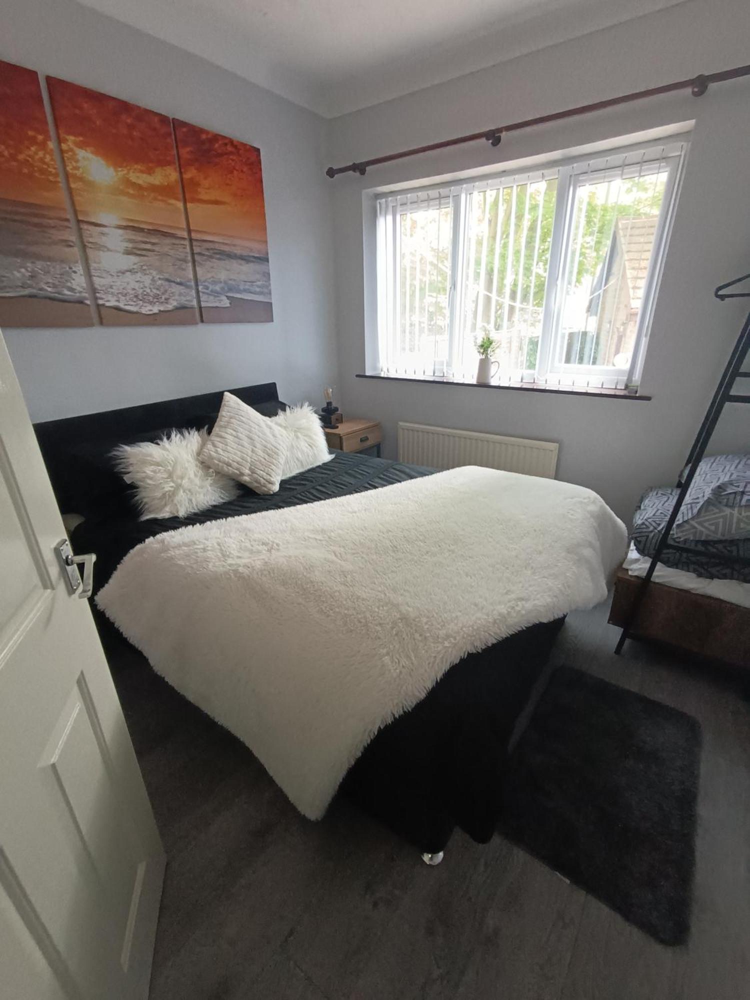 Lister Park Bradford 2Bed Detached Cottage House Parking Cinema Screen Games Room Exterior photo