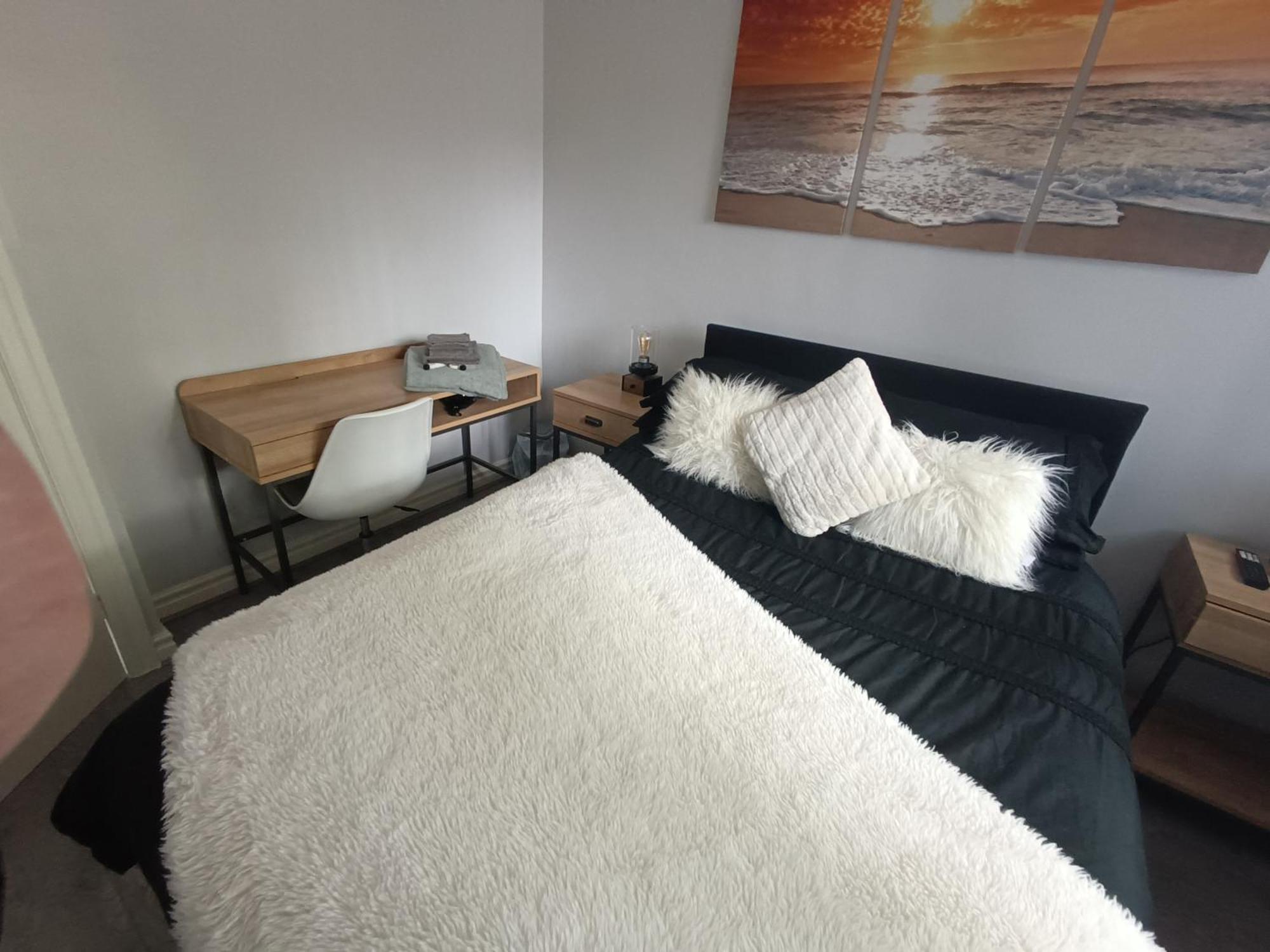 Lister Park Bradford 2Bed Detached Cottage House Parking Cinema Screen Games Room Exterior photo