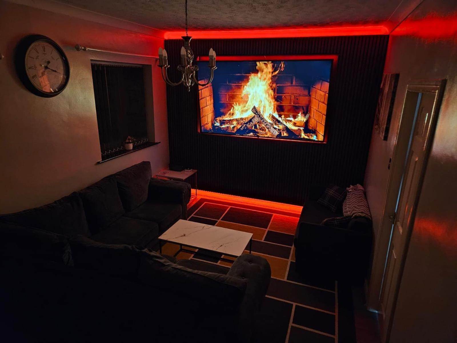 Lister Park Bradford 2Bed Detached Cottage House Parking Cinema Screen Games Room Exterior photo